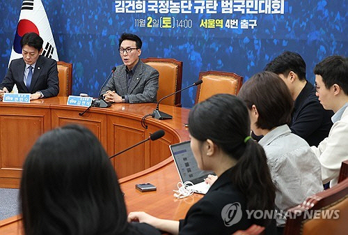 김민석 더불어민주당최고위원이 27일 국회에서 현안 관련 기자간담회를 하고 있다.   [연합뉴스]